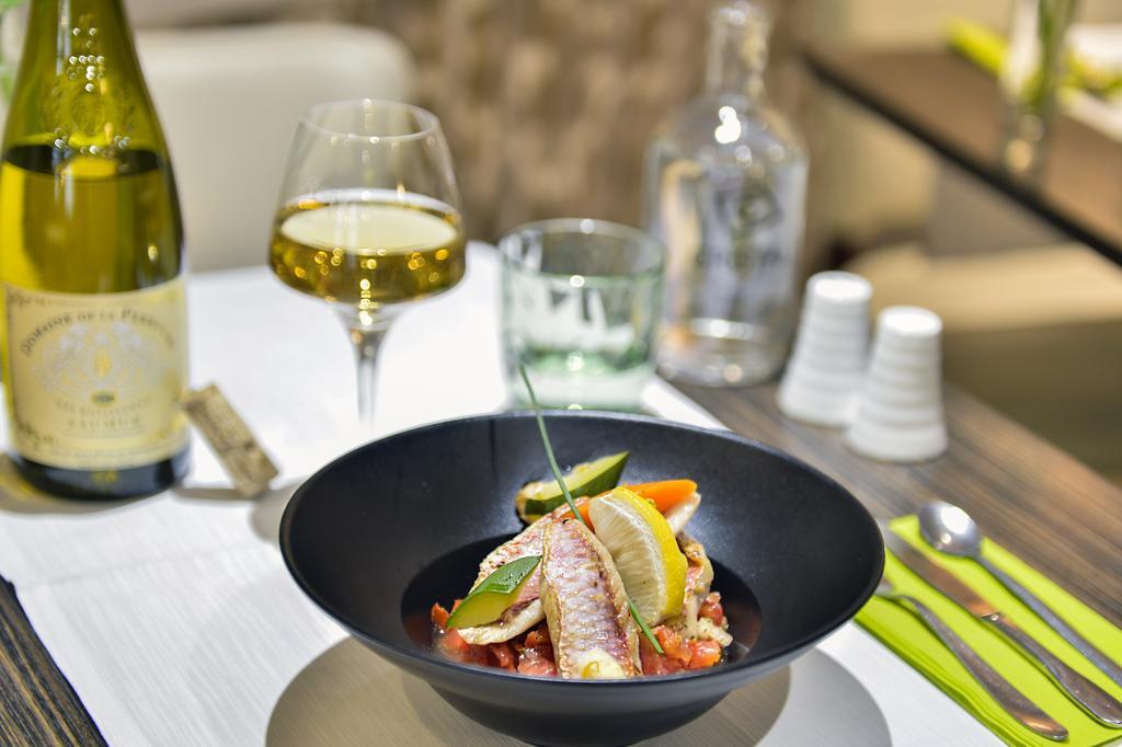 Cristal Hotel Restaurant - Logis Hotels Saumur Bagian luar foto