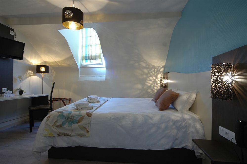 Cristal Hotel Restaurant - Logis Hotels Saumur Bagian luar foto