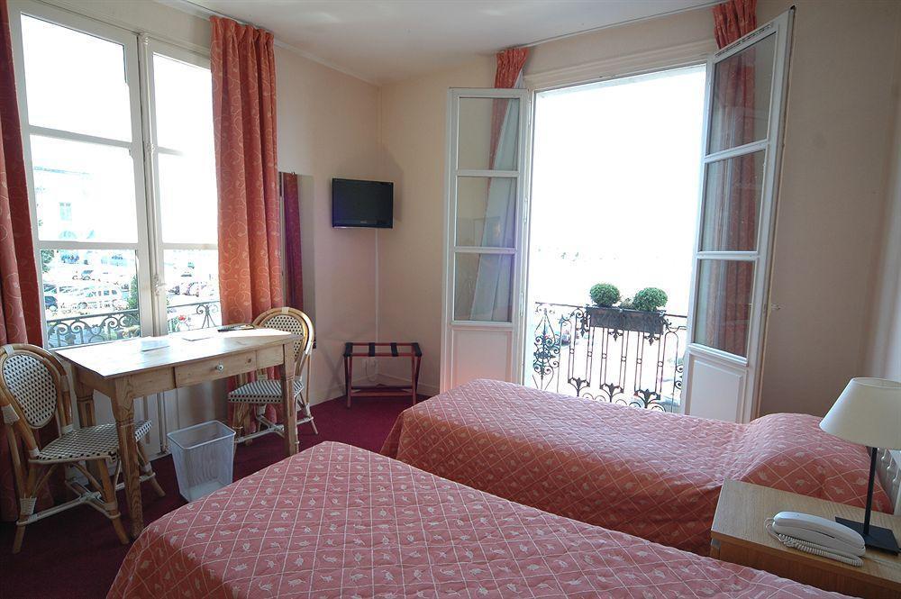 Cristal Hotel Restaurant - Logis Hotels Saumur Bagian luar foto