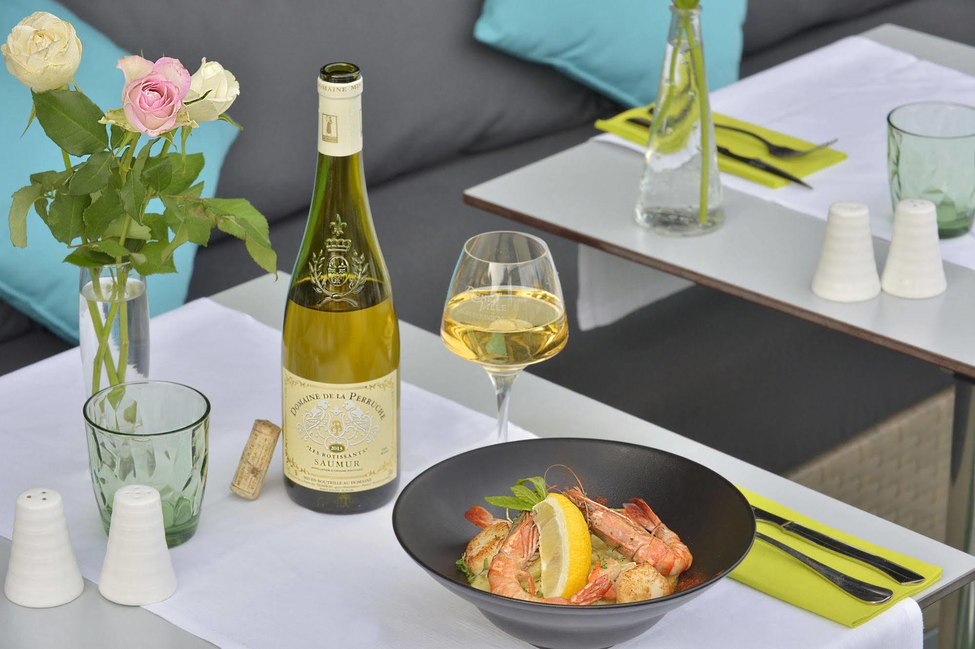 Cristal Hotel Restaurant - Logis Hotels Saumur Bagian luar foto