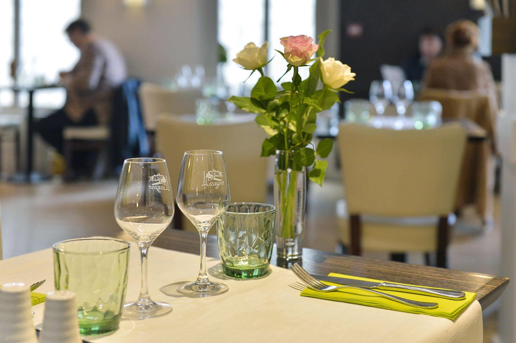 Cristal Hotel Restaurant - Logis Hotels Saumur Bagian luar foto