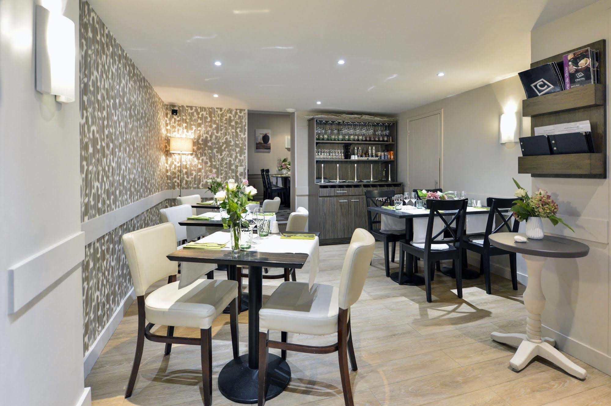 Cristal Hotel Restaurant - Logis Hotels Saumur Bagian luar foto