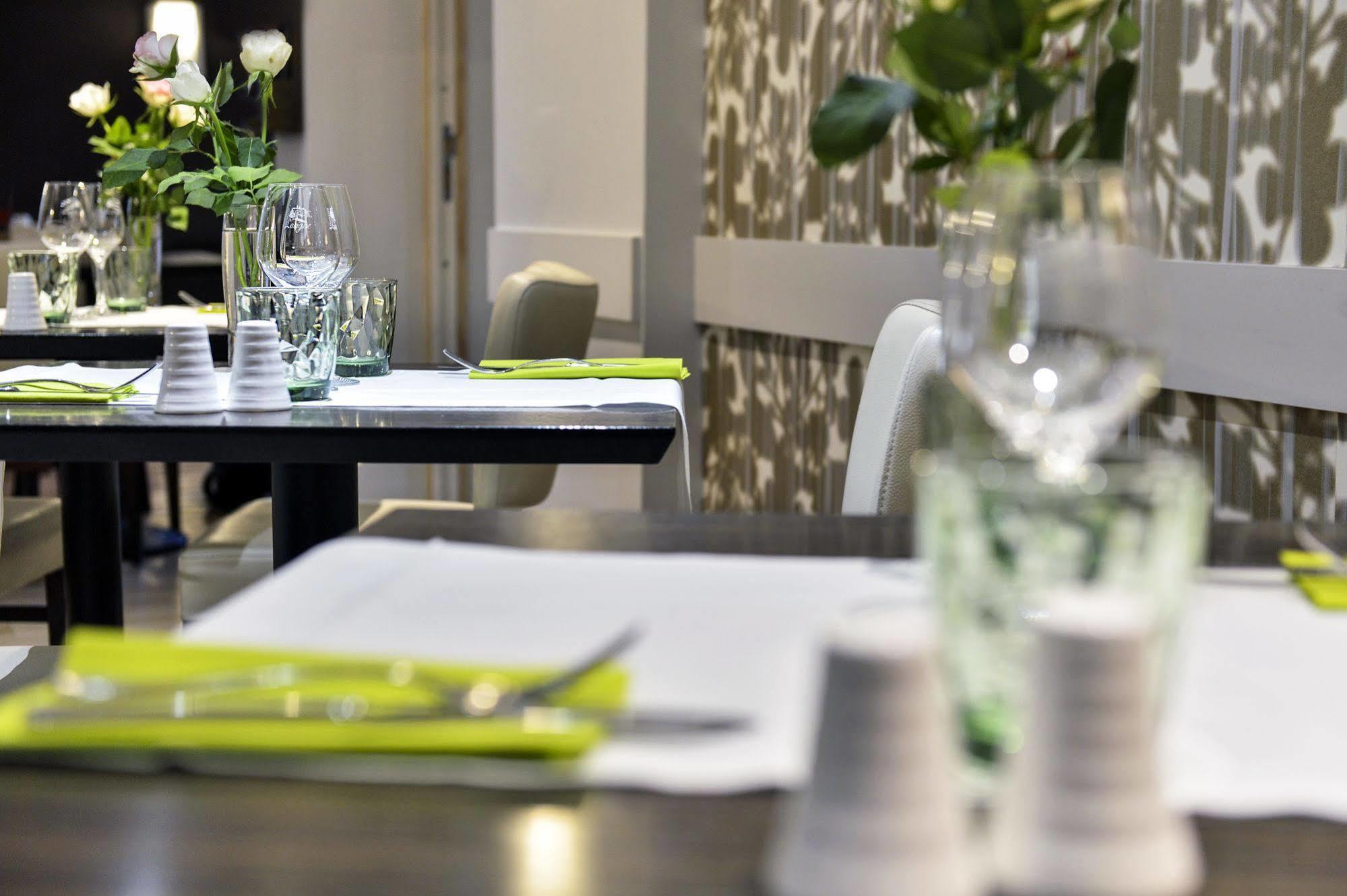 Cristal Hotel Restaurant - Logis Hotels Saumur Bagian luar foto