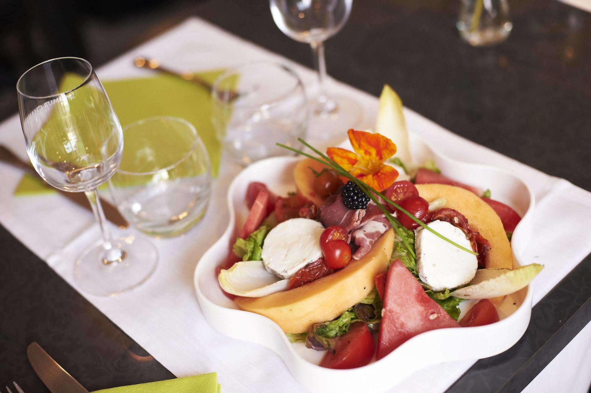 Cristal Hotel Restaurant - Logis Hotels Saumur Bagian luar foto