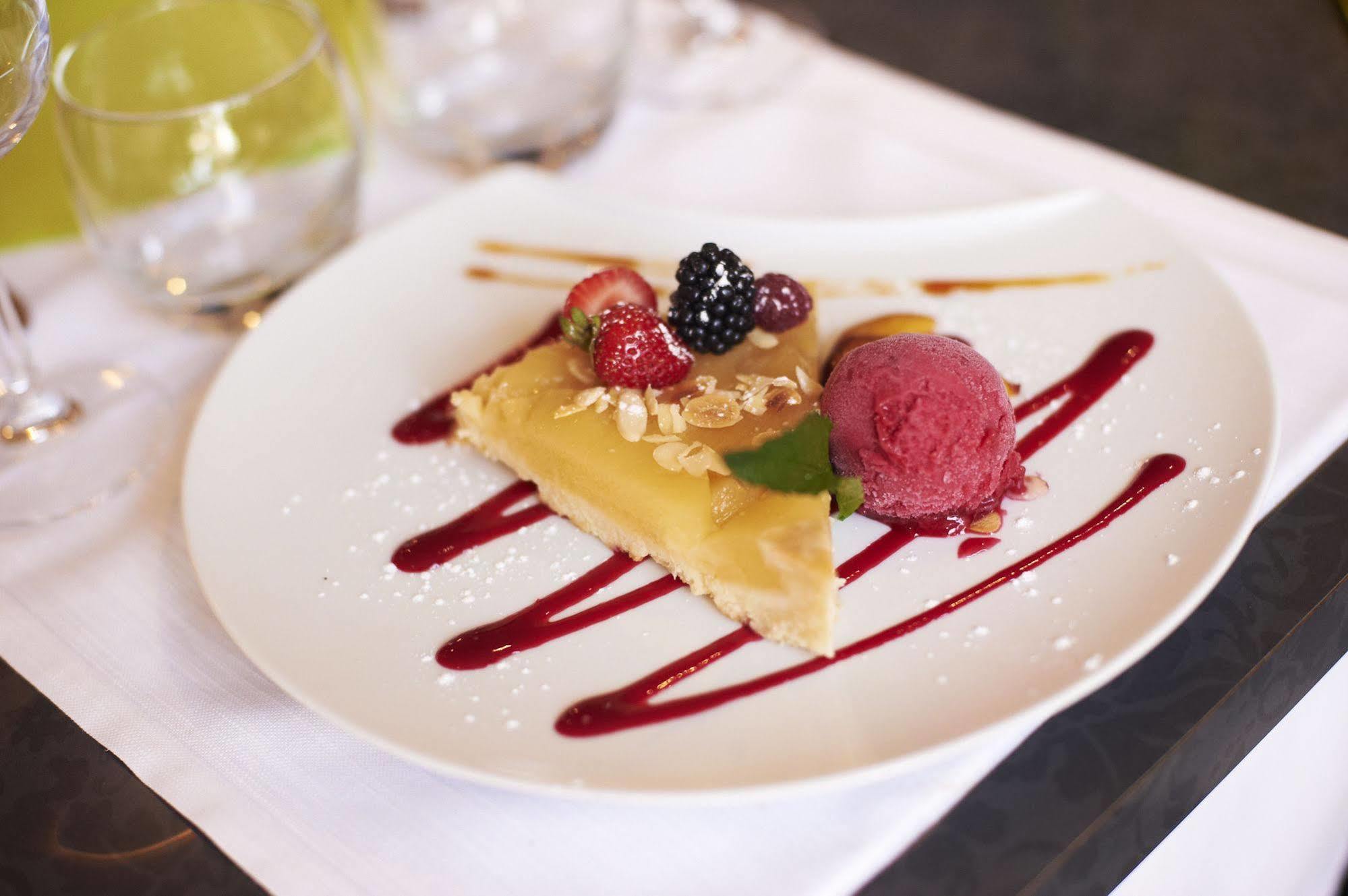 Cristal Hotel Restaurant - Logis Hotels Saumur Bagian luar foto