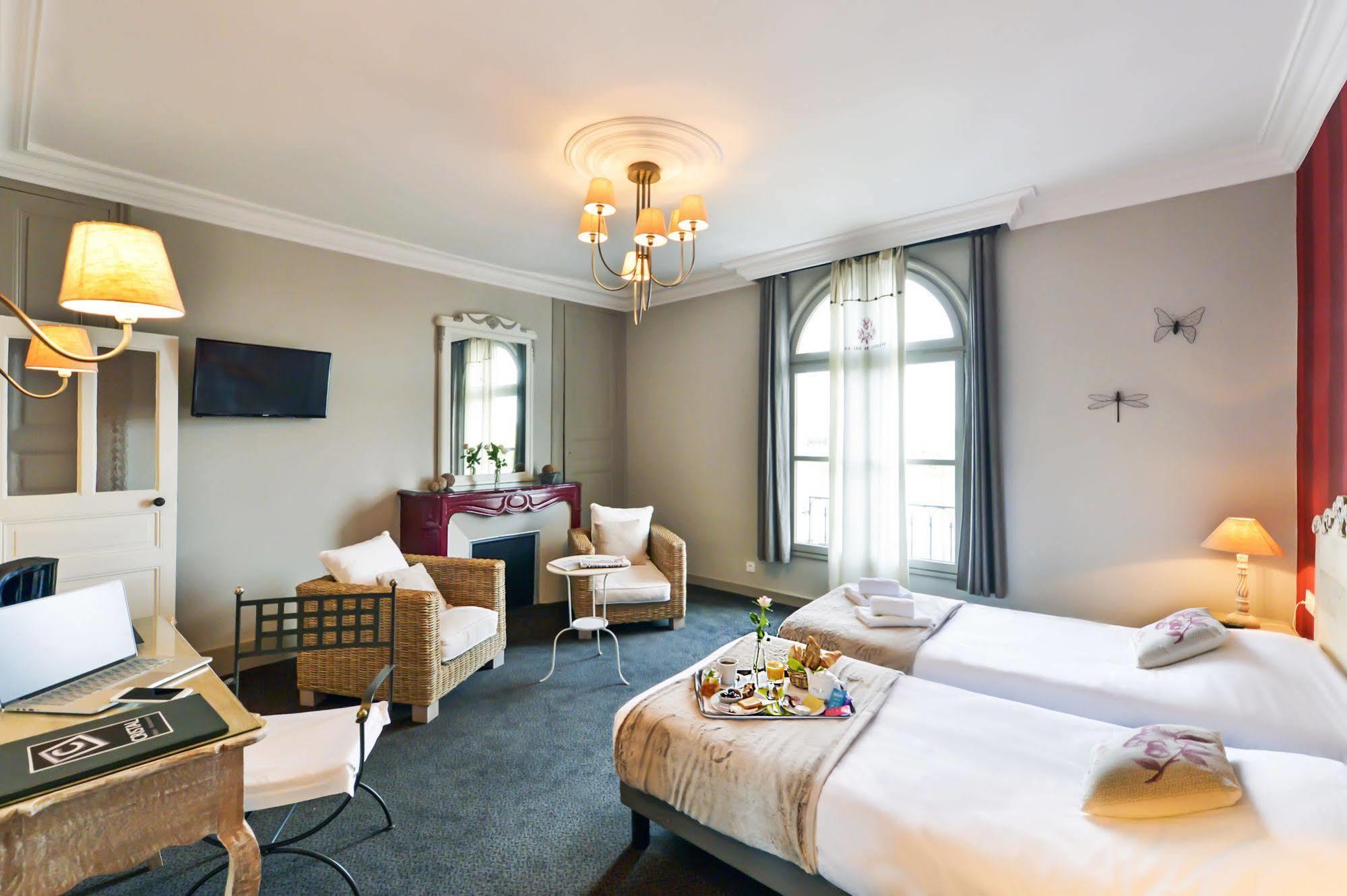 Cristal Hotel Restaurant - Logis Hotels Saumur Bagian luar foto