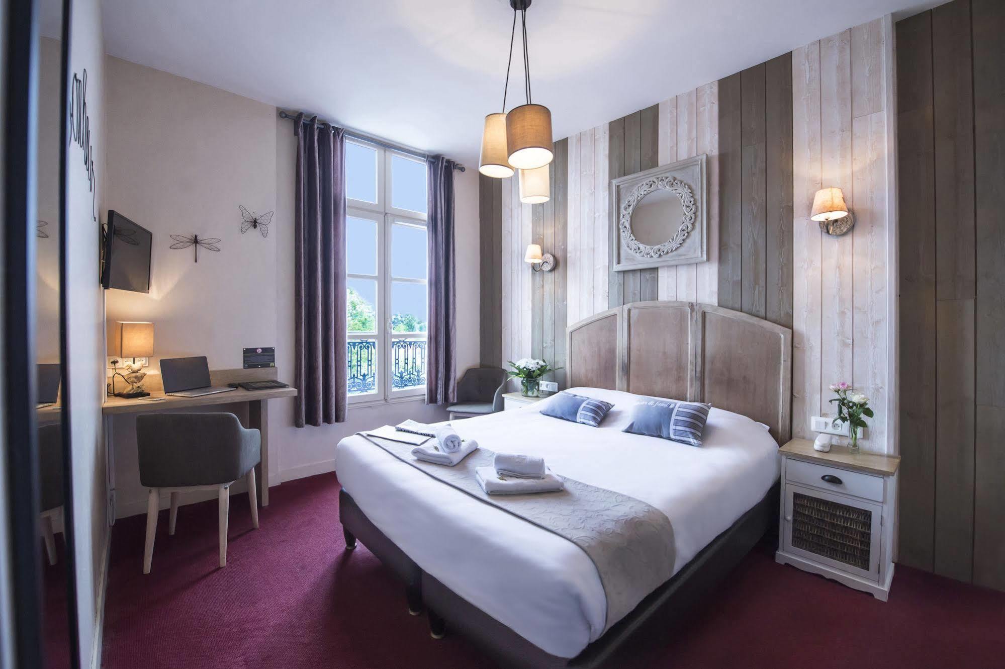 Cristal Hotel Restaurant - Logis Hotels Saumur Bagian luar foto