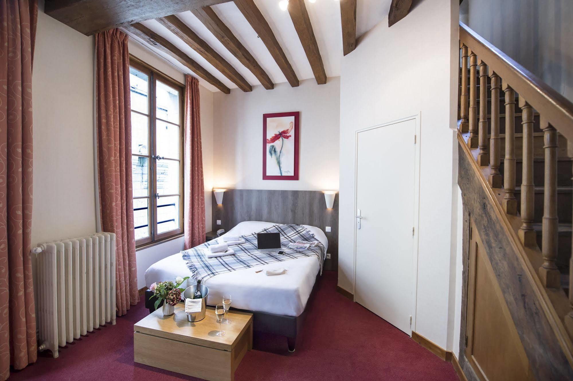 Cristal Hotel Restaurant - Logis Hotels Saumur Bagian luar foto