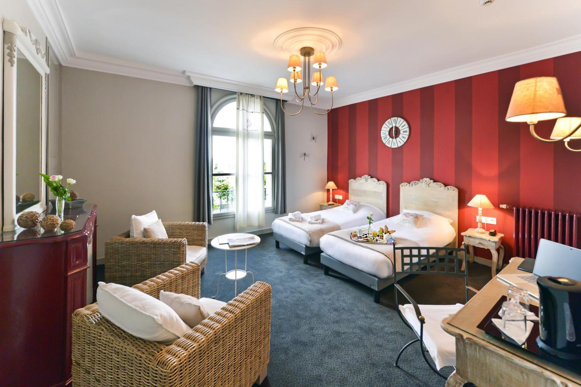 Cristal Hotel Restaurant - Logis Hotels Saumur Bagian luar foto