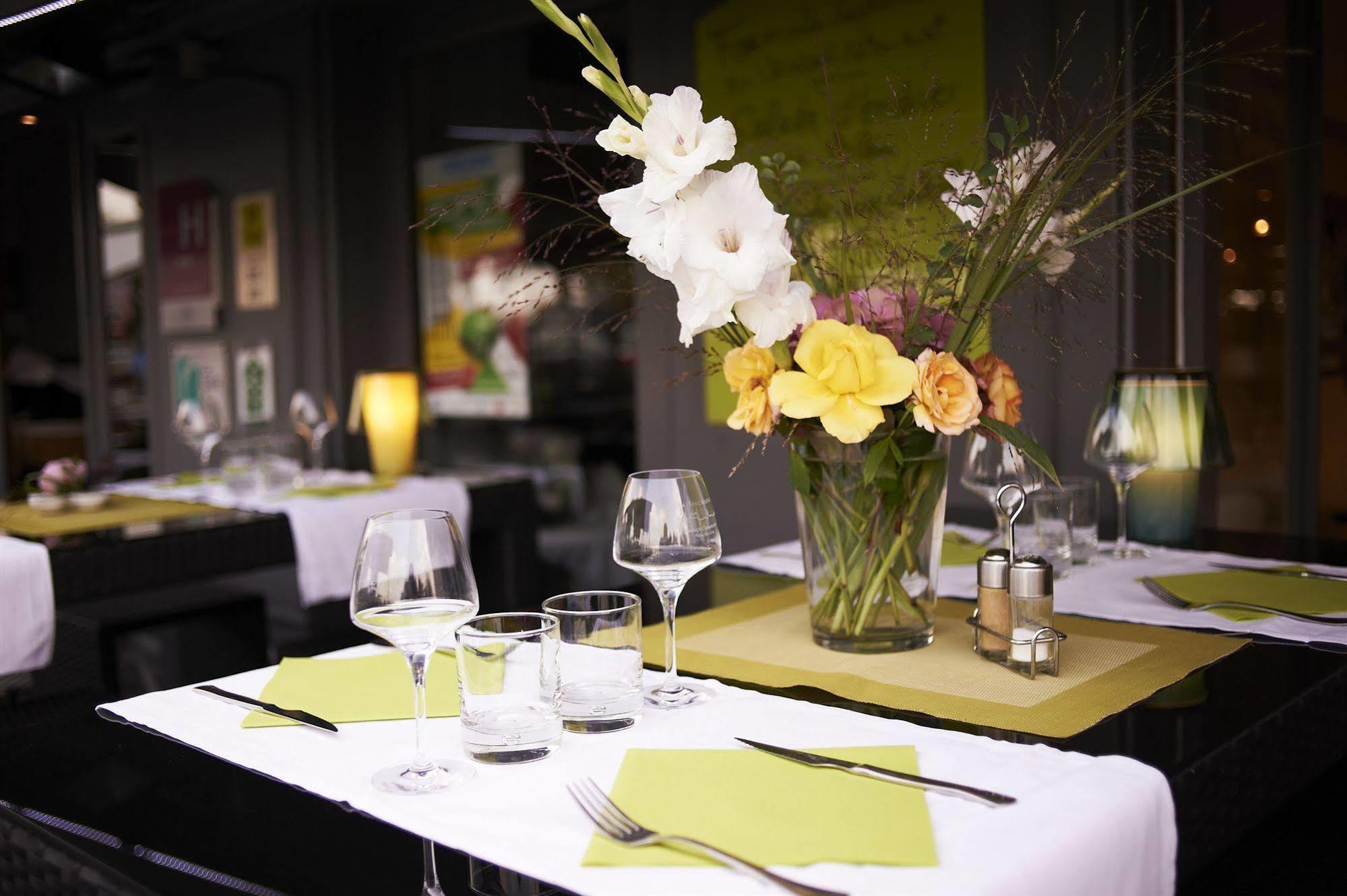 Cristal Hotel Restaurant - Logis Hotels Saumur Bagian luar foto