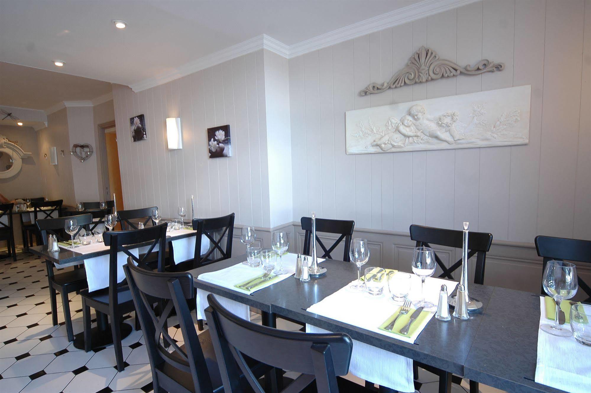 Cristal Hotel Restaurant - Logis Hotels Saumur Bagian luar foto
